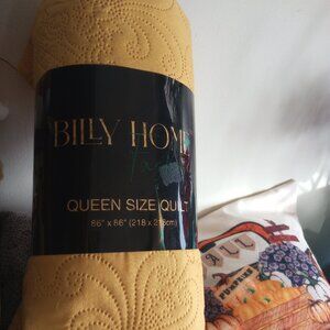 Billy Home Queen size quilt Golden yellow 86 x 86 New!